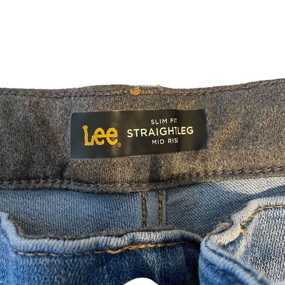 Lee Women Slim Fit Mid Rise Straight Leg Jeans Size 18 Short Light Wash Stretch - Picture 2 of 12